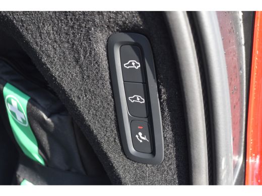 Volvo  XC90 Volvo T8 Recharge AWD Ultimate Dark | Massage | Luchtvering | B&WAudio | NIEUW! ActivLease financial lease
