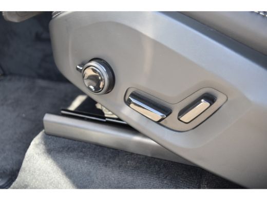 Volvo  XC90 T8 Recharge AWD Ultimate Dark | Massage | Luchtvering | B&WAudio | HUD | Trekhaak | ActivLease financial lease