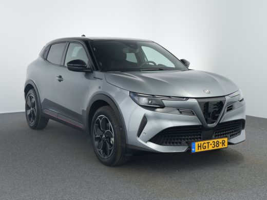 Alfa Romeo Junior Elettrica Speciale 54 kWh | Achteruitrijcamera | Airco (automatisch) | Apple Carplay/Android Auto... ActivLease financial lease