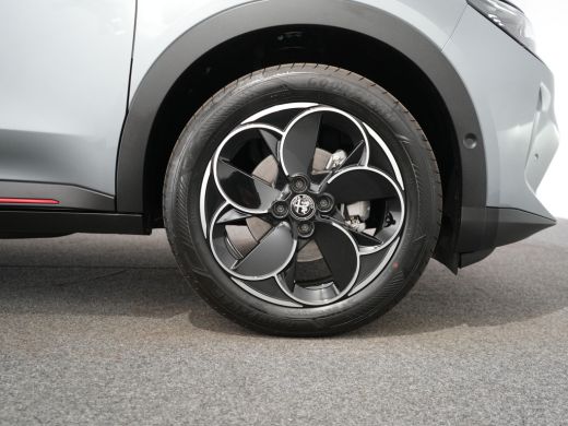 Alfa Romeo Junior Elettrica Speciale 54 kWh | Achteruitrijcamera | Airco (automatisch) | Apple Carplay/Android Auto... ActivLease financial lease