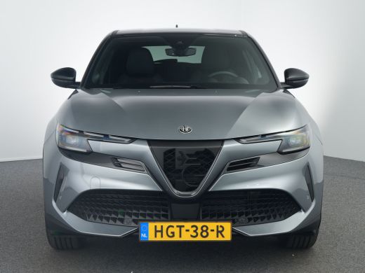 Alfa Romeo Junior Elettrica Speciale 54 kWh | Achteruitrijcamera | Airco (automatisch) | Apple Carplay/Android Auto... ActivLease financial lease