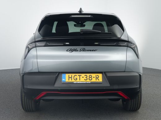 Alfa Romeo Junior Elettrica Speciale 54 kWh | Achteruitrijcamera | Airco (automatisch) | Apple Carplay/Android Auto... ActivLease financial lease