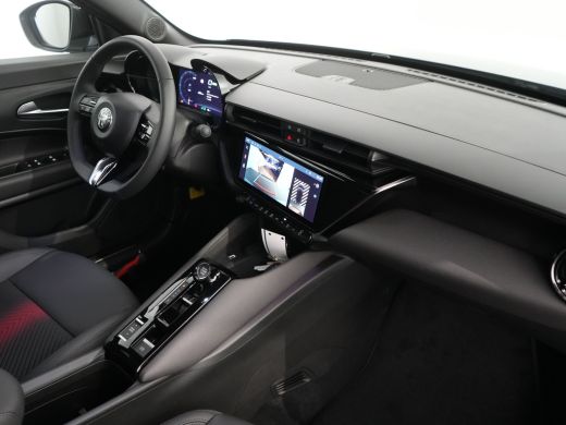 Alfa Romeo Junior Elettrica Speciale 54 kWh | Achteruitrijcamera | Airco (automatisch) | Apple Carplay/Android Auto... ActivLease financial lease