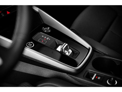 Audi A3 Sportback Audi 35 TFSI 150pk S edition | Extra getint glas | Lichtmetalen velgen 5-spaaks 18" ActivLease financial lease
