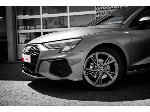 Audi A3 Sportback Audi 35 TFSI 150pk S edition | Extra getint glas | Lichtmetalen velgen 5-spaaks 18" ActivLease financial lease
