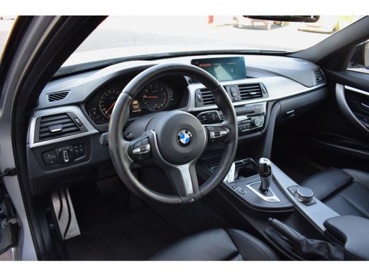 BMW 3 Serie Touring 318i M Sport Corporate Lease | Automaat | Pano | Leer | Stoelverw. ActivLease financial lease