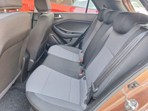 Hyundai i20 1.0 T-GDI Comfort | Rijklaarprijs! | Trekhaak 1000kg! | Climate Control | Cruise Control | Apple ... ActivLease financial lease