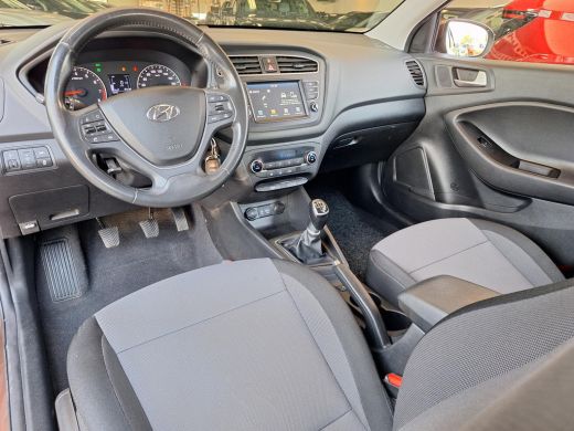 Hyundai i20 1.0 T-GDI Comfort | Rijklaarprijs! | Trekhaak 1000kg! | Climate Control | Cruise Control | Apple ... ActivLease financial lease