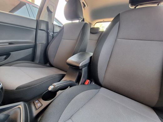 Hyundai i20 1.0 T-GDI Comfort | Rijklaarprijs! | Trekhaak 1000kg! | Climate Control | Cruise Control | Apple ... ActivLease financial lease