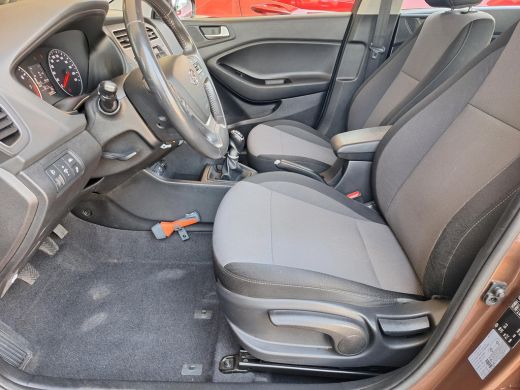 Hyundai i20 1.0 T-GDI Comfort | Rijklaarprijs! | Trekhaak 1000kg! | Climate Control | Cruise Control | Apple ... ActivLease financial lease