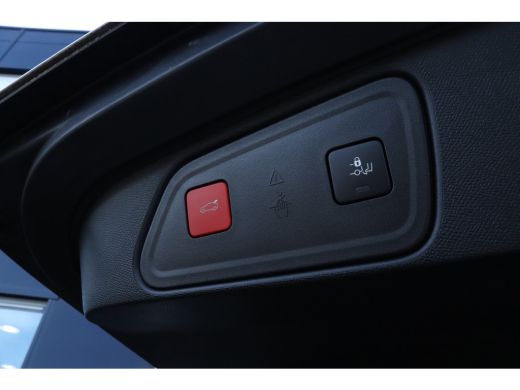 Peugeot 3008 Peugeot 1.6 HYbrid 225 GT Pack | Adaptieve Cruise | Nappa Leder | 360' Camera | Stoelverwarming |... ActivLease financial lease