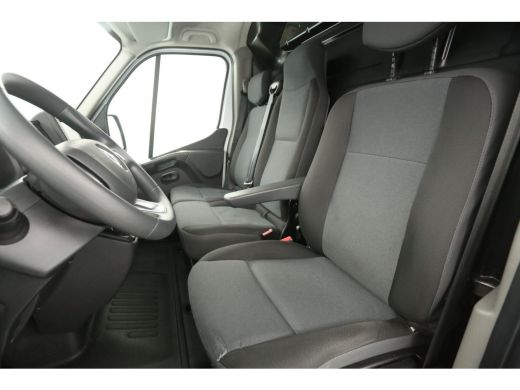 Renault Master T35 2.3 dCi L2H2 180PK Airco Camera Carplay Cruise Navigatie PDC 3 Persoons Elektrpakket ActivLease financial lease