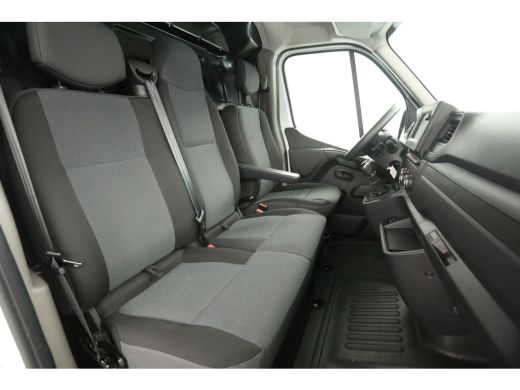 Renault Master T35 2.3 dCi L2H2 180PK Airco Camera Carplay Cruise Navigatie PDC 3 Persoons Elektrpakket ActivLease financial lease