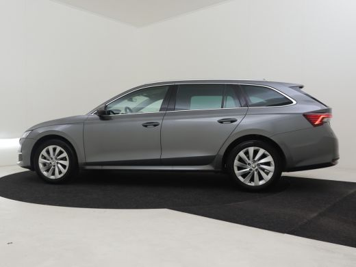 Skoda Octavia Combi 1.5 TSI MHEV Selection | Nieuwe model | Matrix LED koplampen | Keyless | App connect | Park... ActivLease financial lease