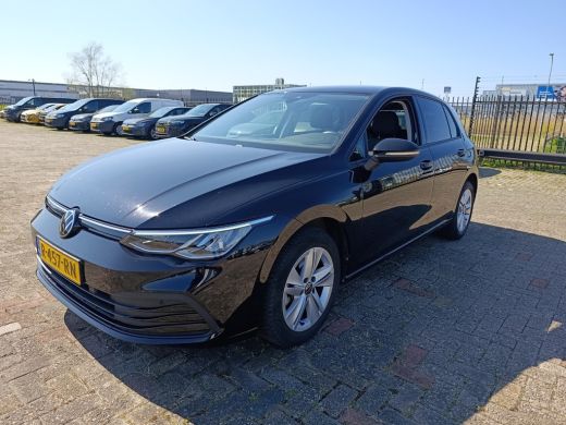Volkswagen Golf 1.0 eTSI Life 111pk DSG/AUTO | 1e eigenaar | 100%dealeronderhouden | Navigatie | App connect | Le... Volkswagen Golf 1.0 eTSI Life 111pk DSG/AUTO | 1e eigenaar | 100%dealeronderhouden | Navigatie | App connect | Le...