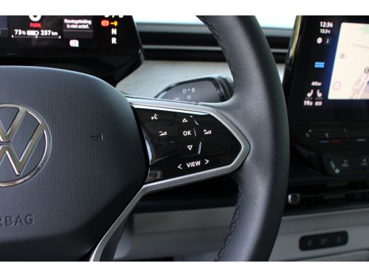Volkswagen ID. Buzz Volkswagen PRO ADVANTAGE 77 kWh 5 PERS | ELEKTR TREKHAAK | 1E EIGENAAR | ORIGINEEL NL! | 20'' LMV... ActivLease financial lease