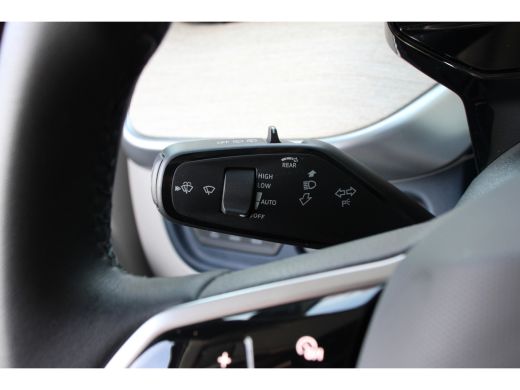 Volkswagen ID. Buzz Volkswagen PRO ADVANTAGE 77 kWh 5 PERS | ELEKTR TREKHAAK | 1E EIGENAAR | ORIGINEEL NL! | 20'' LMV... ActivLease financial lease