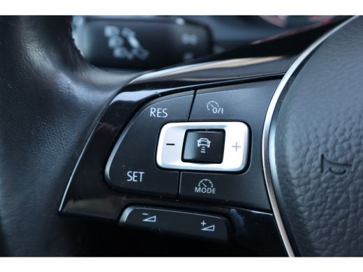 Volkswagen Polo 1.0 TSI R-Line Edition | Navigatiesysteem | Parkeersensor voor en achter | Trekhaak (afneembaar) ActivLease financial lease