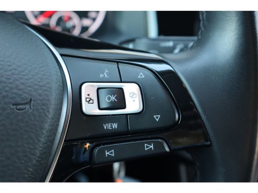 Volkswagen Polo 1.0 TSI R-Line Edition | Navigatiesysteem | Parkeersensor voor en achter | Trekhaak (afneembaar) ActivLease financial lease