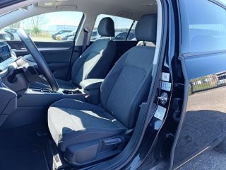 Volkswagen Golf 1.0 eTSI Life 111pk DSG/AUTO | 1e eigenaar | 100%dealeronderhouden | Navigatie | App connect | Le...