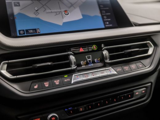 BMW 2 Serie Gran Coupé 218i High Executive M Sport Automaat (PANORAMADAK, M PAKKET, APPLE CARPLAY, HEAD-UP DI... ActivLease financial lease