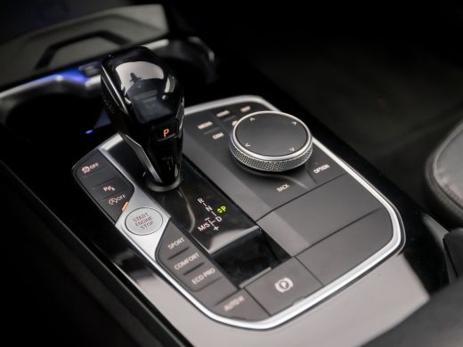 BMW 2 Serie Gran Coupé 218i High Executive M Sport Automaat (PANORAMADAK, M PAKKET, APPLE CARPLAY, HEAD-UP DI... ActivLease financial lease
