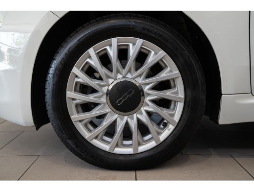 Fiat 500 1.2 Lounge | Navigatie | Parkeersensoren | Lichtmetalen velgen | Airco | ActivLease financial lease