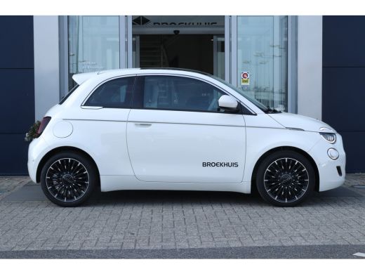 Fiat 500 Fiat La Prima 24 kWh | Adaptieve Cruise | Pano | Leder | Stoelverwarming | Camera | JBL Audio | N... ActivLease financial lease