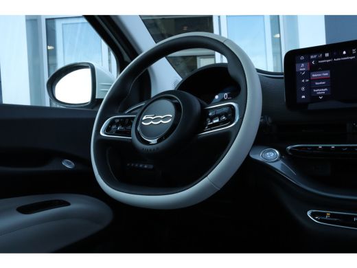 Fiat 500 Fiat La Prima 24 kWh | Adaptieve Cruise | Pano | Leder | Stoelverwarming | Camera | JBL Audio | N... ActivLease financial lease