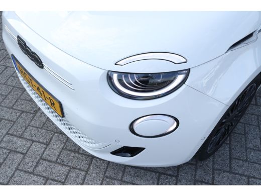 Fiat 500 Fiat La Prima 24 kWh | Adaptieve Cruise | Pano | Leder | Stoelverwarming | Camera | JBL Audio | N... ActivLease financial lease