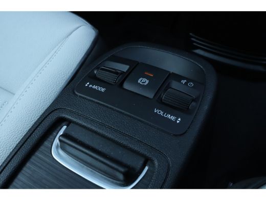Fiat 500 Fiat La Prima 24 kWh | Adaptieve Cruise | Pano | Leder | Stoelverwarming | Camera | JBL Audio | N... ActivLease financial lease