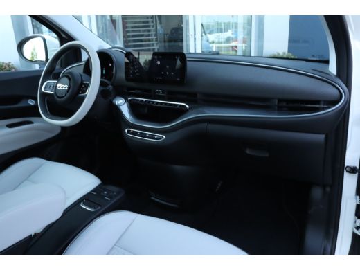 Fiat 500 Fiat La Prima 24 kWh | Adaptieve Cruise | Pano | Leder | Stoelverwarming | Camera | JBL Audio | N... ActivLease financial lease