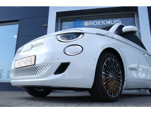 Fiat 500 Fiat La Prima 24 kWh | Adaptieve Cruise | Pano | Leder | Stoelverwarming | Camera | JBL Audio | N... ActivLease financial lease
