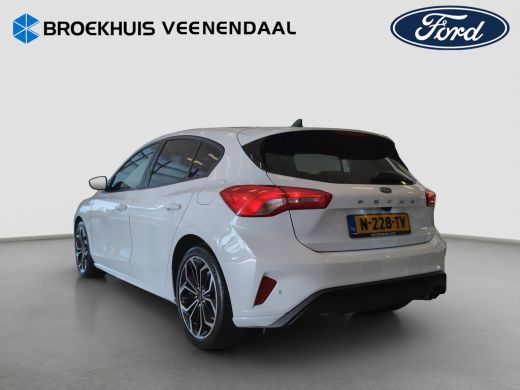 Ford Focus 1.0 ST Line | 18 inch | Winterpack | Cruise Control | Privacy Glass ActivLease financial lease
