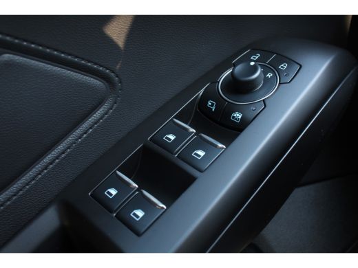 Ford Focus 1.0EB 155PK HYBRID ST-LINE X | UNIEK! | NL-AUTO! | PANO | LEDER | DEALER OH! | WINTERPACK | FULL ... ActivLease financial lease