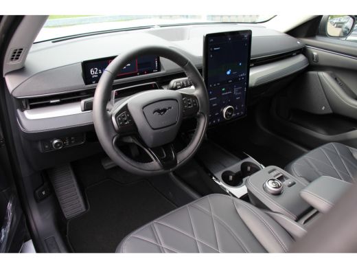 Ford Mustang Mach-E Mach-E RWD 75 kWh | NIEUW! | 18" LM. VELGEN | CAMERA | LEDER | ADAPT. CRUISE | AUT. INPARKEREN | ... ActivLease financial lease