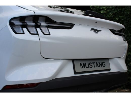 Ford Mustang Mach-E Ford RWD 75 | NL-AUTO! | 1e EIGENAAR! | LEDER | ADAPTIVE CRUISE | CAMERA | WINTERPACK | DE... ActivLease financial lease