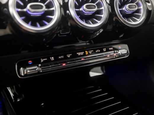 Mercedes A-Klasse 180 AMG Sport Automaat (APPLE CARPLAY, GROOT NAVI, SFEERVERLICHTING, CAMERA, LEDER/ALCANTARA, SPO... ActivLease financial lease