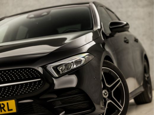 Mercedes A-Klasse 180 AMG Sport Automaat (APPLE CARPLAY, GROOT NAVI, SFEERVERLICHTING, CAMERA, LEDER/ALCANTARA, SPO... ActivLease financial lease