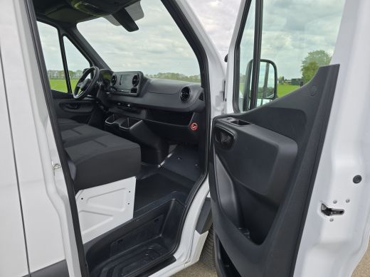 Mercedes-Benz Sprinter 317 1.9 CDI L2 H2 RWD - 170 Pk - Automaat - MBUX - Navi - ParkeerCamera - Stoelverwarming ActivLease financial lease