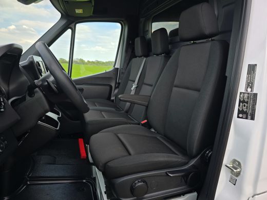 Mercedes-Benz Sprinter 317 1.9 CDI L2 H2 RWD - 170 Pk - Automaat - MBUX - Navi - ParkeerCamera - Stoelverwarming ActivLease financial lease