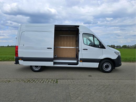 Mercedes-Benz Sprinter 317 1.9 CDI L2 H2 RWD - 170 Pk - Automaat - MBUX - Navi - ParkeerCamera - Stoelverwarming ActivLease financial lease