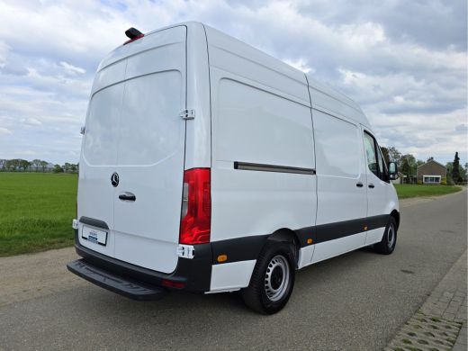 Mercedes-Benz Sprinter 317 1.9 CDI L2 H2 RWD - 170 Pk - Automaat - MBUX - Navi - ParkeerCamera - Stoelverwarming ActivLease financial lease