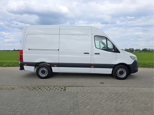 Mercedes-Benz Sprinter 317 1.9 CDI L2 H2 RWD - 170 Pk - Automaat - MBUX - Navi - ParkeerCamera - Stoelverwarming ActivLease financial lease