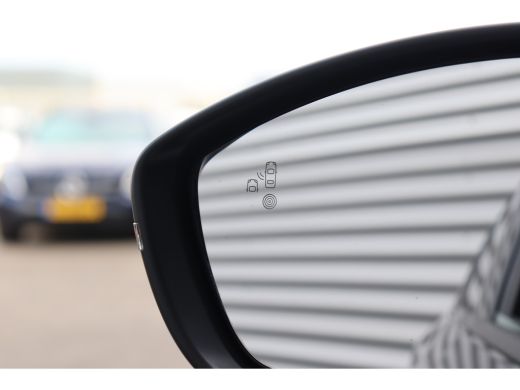 Opel Corsa Opel 1.2 TURBO 100PK 5-DRS GS-LINE / NAVI / LEDER / CLIMA / LED / PDC / 17" LMV / UNIEK / CAMERA ... ActivLease financial lease