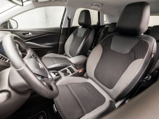 Opel Grandland X 1.2 Turbo Business Executive Automaat (APPLE CARPLAY, GROOT NAVI, STUUR/STOELVERWARMING, CAMERA, ... ActivLease financial lease