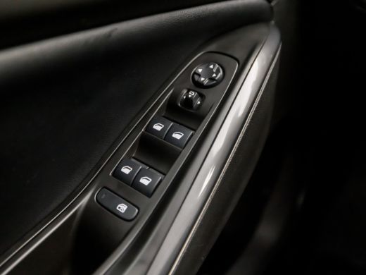 Opel Grandland X 1.2 Turbo Business Executive Automaat (APPLE CARPLAY, GROOT NAVI, STUUR/STOELVERWARMING, CAMERA, ... ActivLease financial lease