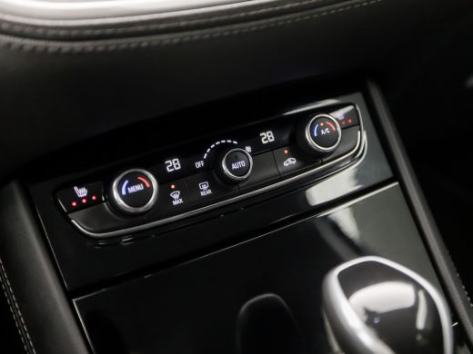 Opel Grandland X 1.2 Turbo Business Executive Automaat (APPLE CARPLAY, GROOT NAVI, STUUR/STOELVERWARMING, CAMERA, ... ActivLease financial lease