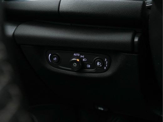 Opel Insignia Sports Tourer 1.5 Turbo Business Executive Aut. *NAVI-FULLMAP | LEATHER-FABRIC | KEYLESS | DAB+ |... ActivLease financial lease