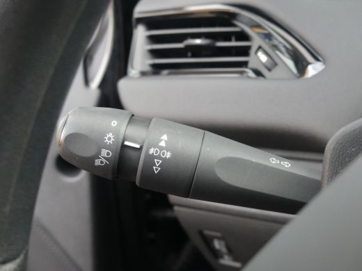 Peugeot 208 1.2 PureTech 82PK Blue Lion | NAVI | APPLE CARPLAY/ANDROID AUTO | CRUISE CONTROL | PARKEERSENSOREN | ActivLease financial lease